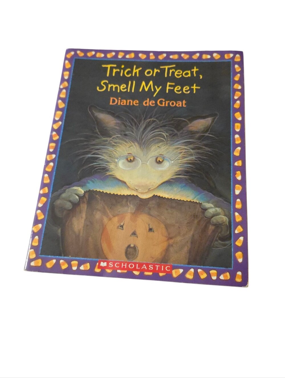 Trick or Treat Smell My Feet Diane de Groat Scholastic Paperback Halloween Book